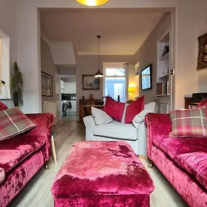 Comfy Very Close To Cardiff Holiday home