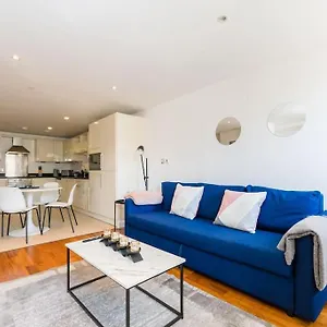 In The Heart Of Centre Apartment